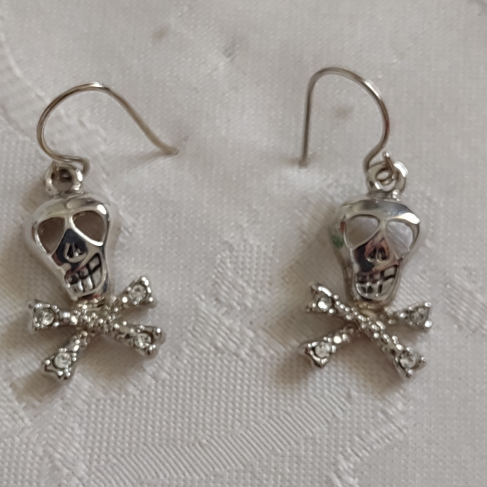 Skull silver tone dangle earrings Halloween
